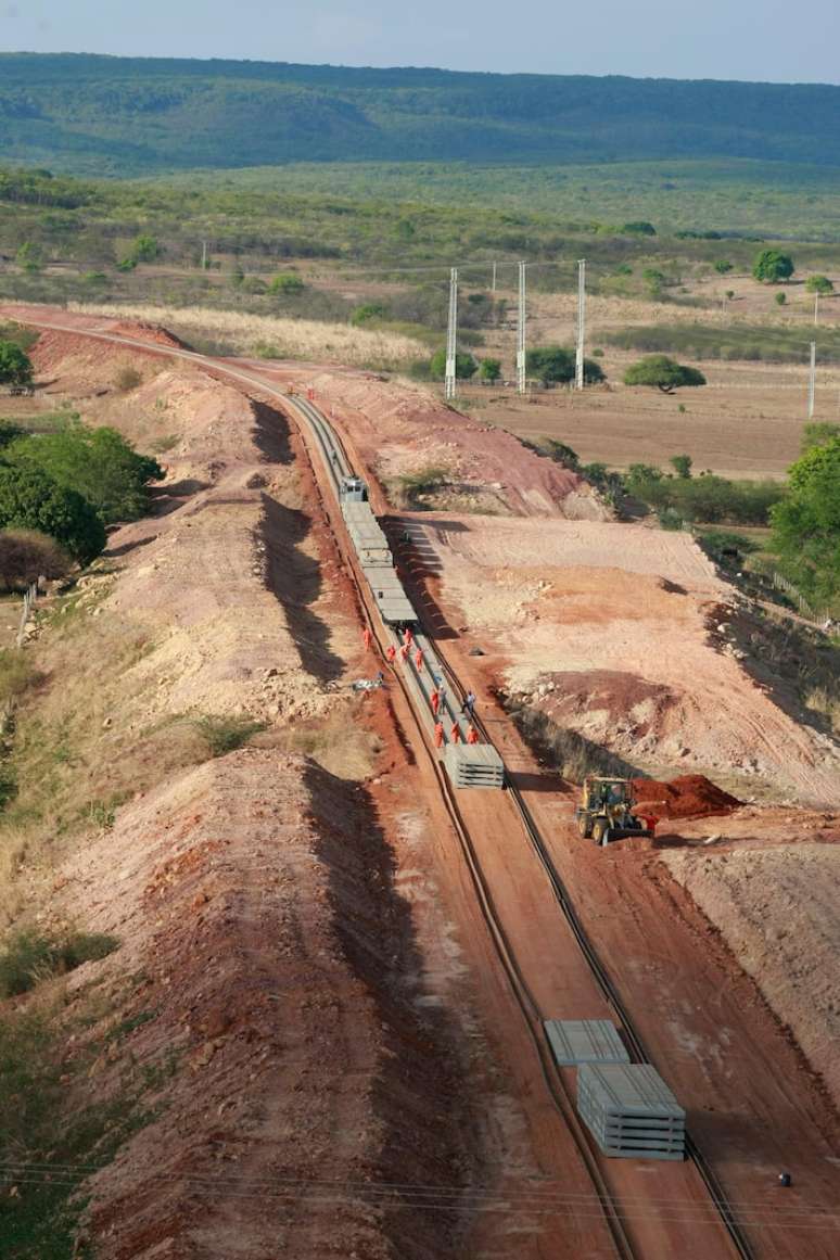 Iniciada em meados dos anos 2000, ferrovia ainda está no meio do caminho