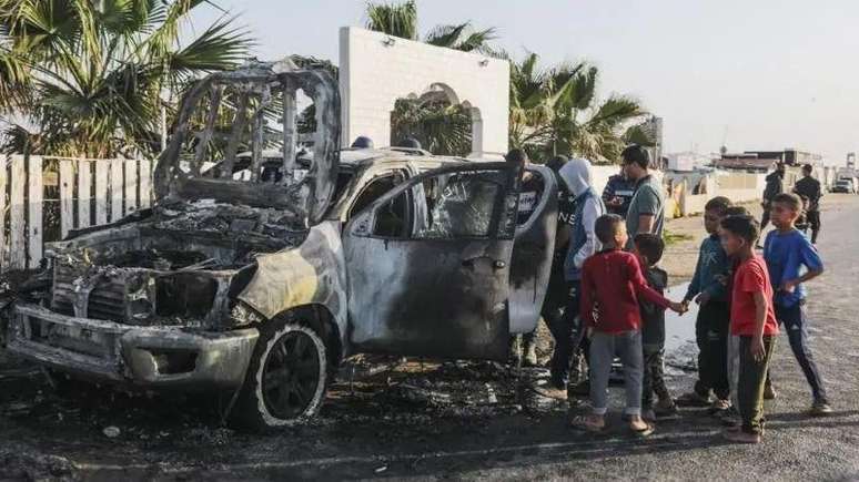 Veículos com trabalhadores humanitários foram atacados com mísseis de Israel