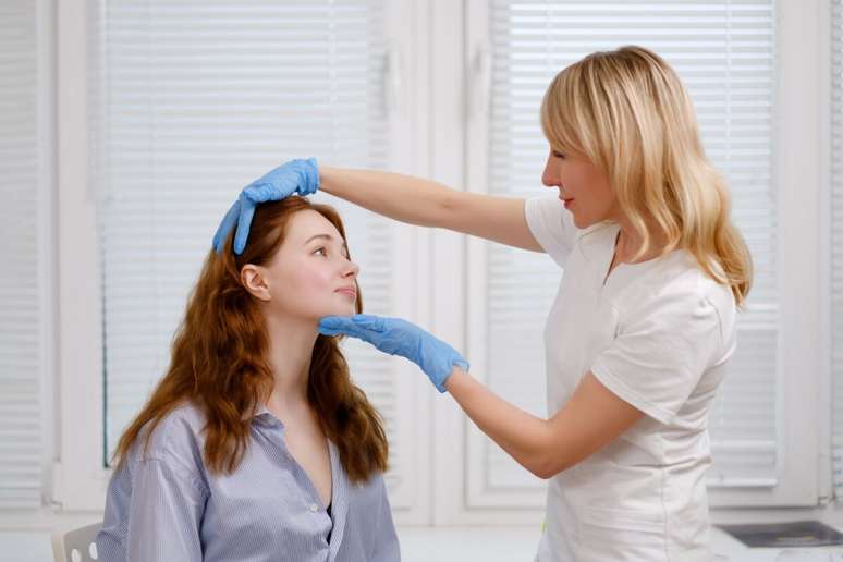 Reversão de harmonização facial tem se tornado mais comum