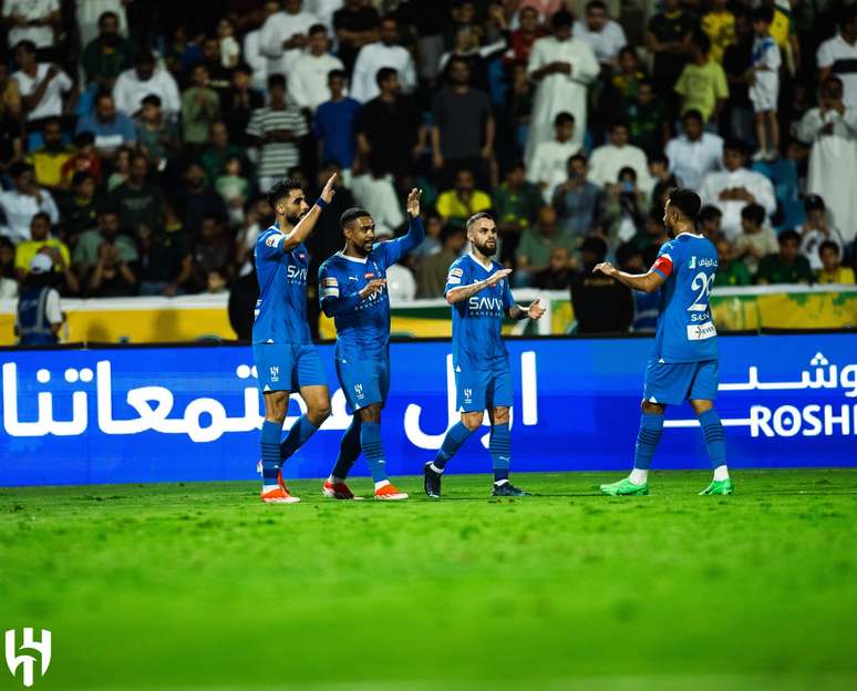 Jogadores do Al-Hilal comemorando um dos gols. 