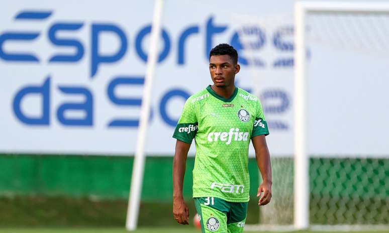 Luis Guilherme durante treino do Palmeiras.