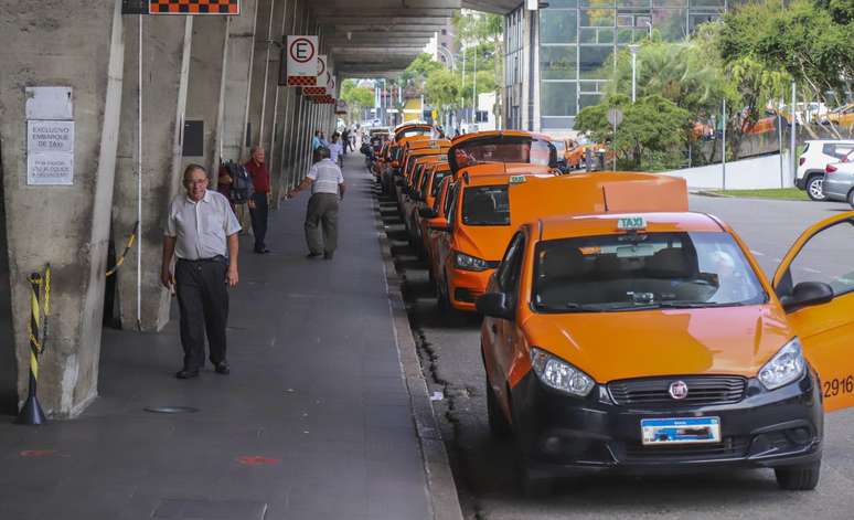 Urbs autoriza uso de picapes e caminhonetes como táxi em Curitiba.