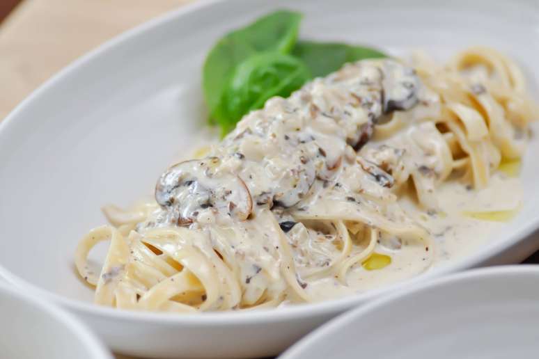 Carbonara com cogumelo 