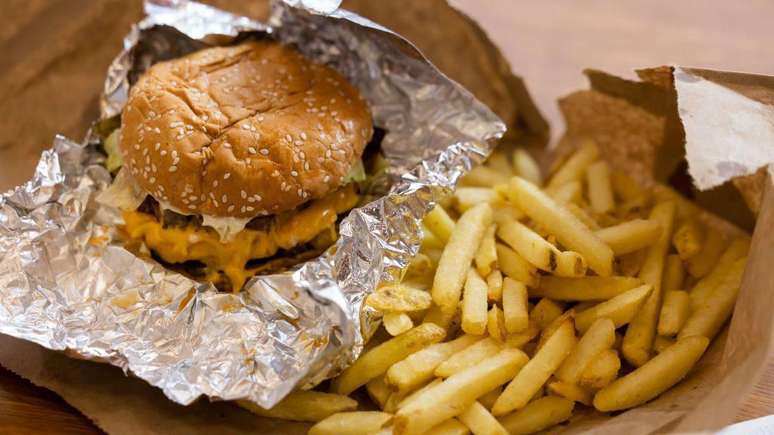 O nível de sal nos restaurantes de fast food varia de um país para outro – e de um alimento para outro