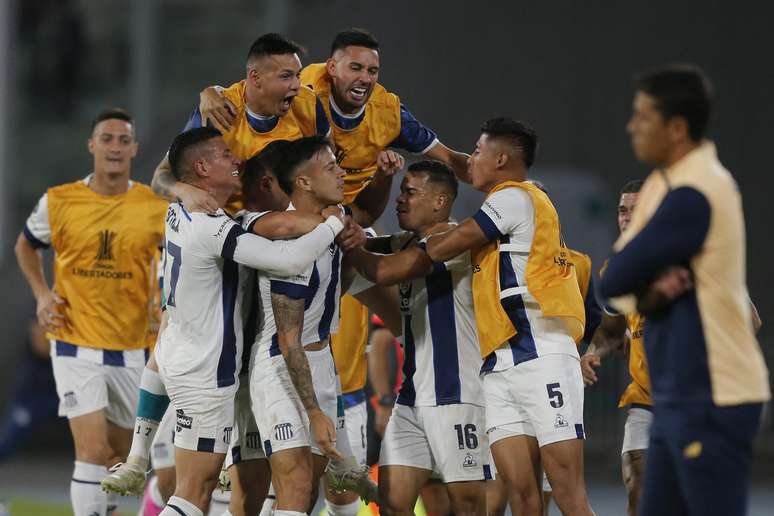 Talleres comemora gol contra o São Paulo |