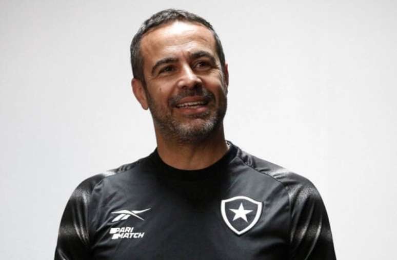 Artur Jorge shows he knows Botafogo and makes a good impression in his first training session