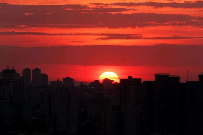 Capital deve ter temperaturas mais amenas, mas partes do interior paulista sofrerão com calor atípico para o outono