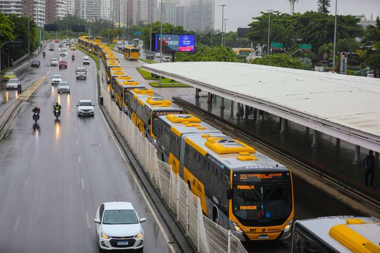 Ampliação do BRT para meia-noite veio depois da população reclamar que o serviço terminava 15 horas, dificultando integração com VLT e a ida ao centro