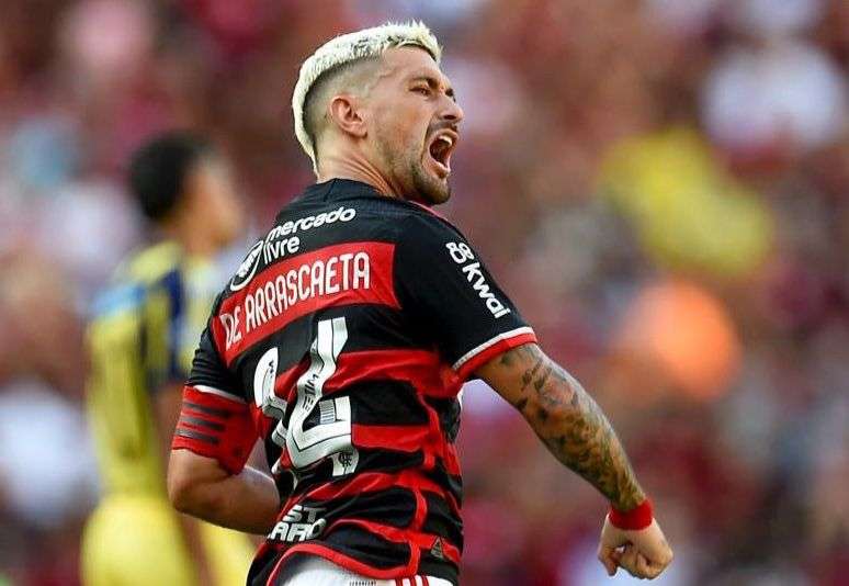 Arrascaeta comemorando gol marcado pelo Flamengo