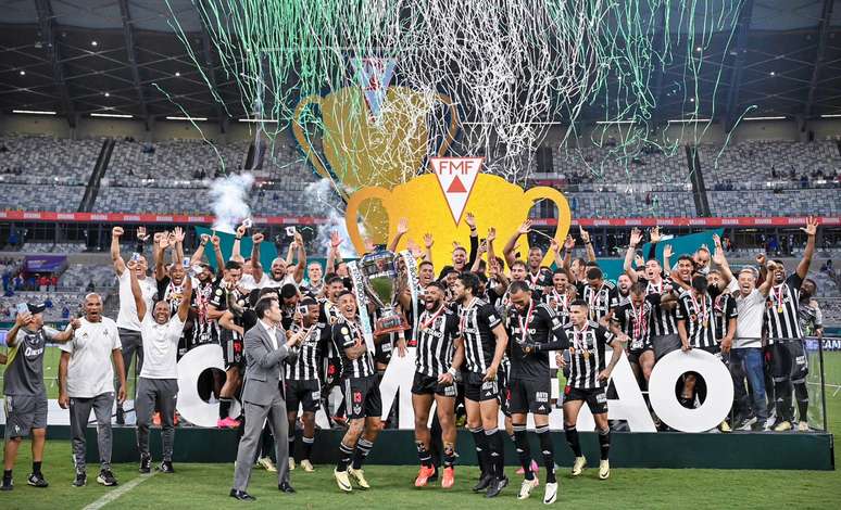 Jogadores do Atlético comemoram título no Mineirão vazio
