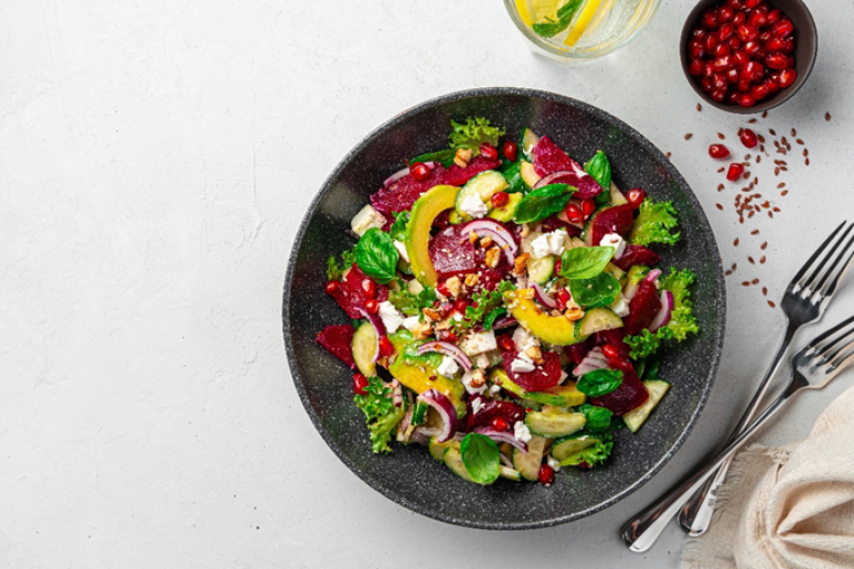 Receita de salada oferece ótimos benefícios para a saúde