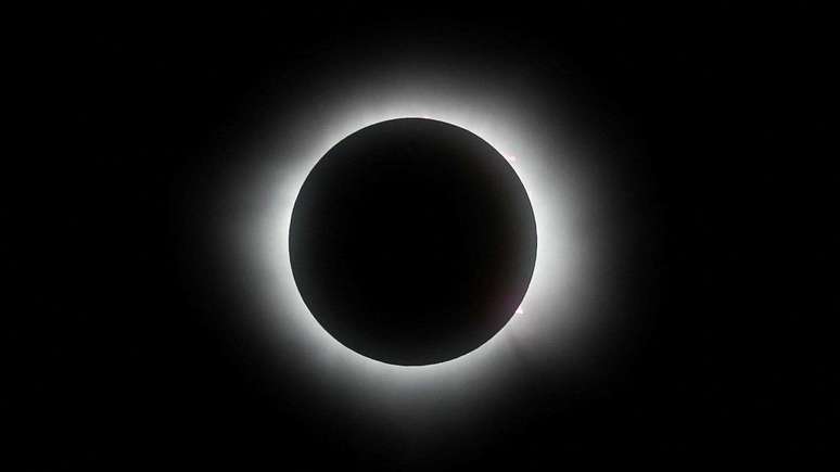 Eclipse total da segunda-feira (08/04) pôde ser visto em diversas partes do mundo