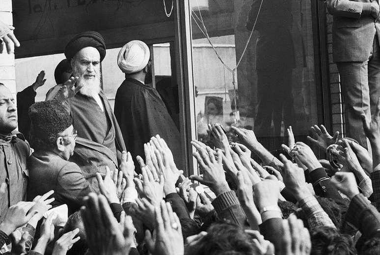 Khomeini e outros líderes da Revolução Islâmica simpatizavam com a causa dos palestinos contra Israel