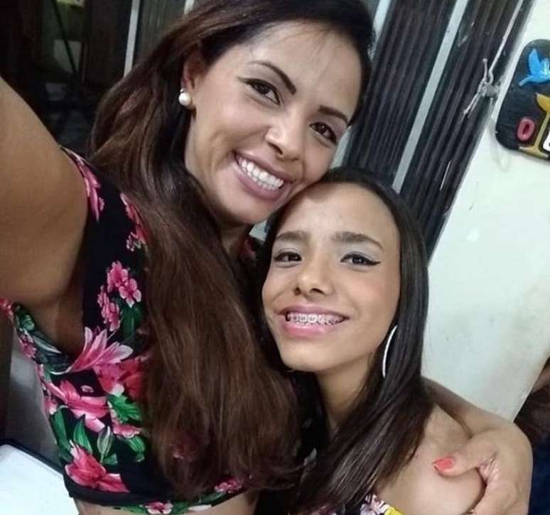 A escrivã da Polícia Civil Maritza Guimarães de Souza e a filha Ana Carolina de Souza –