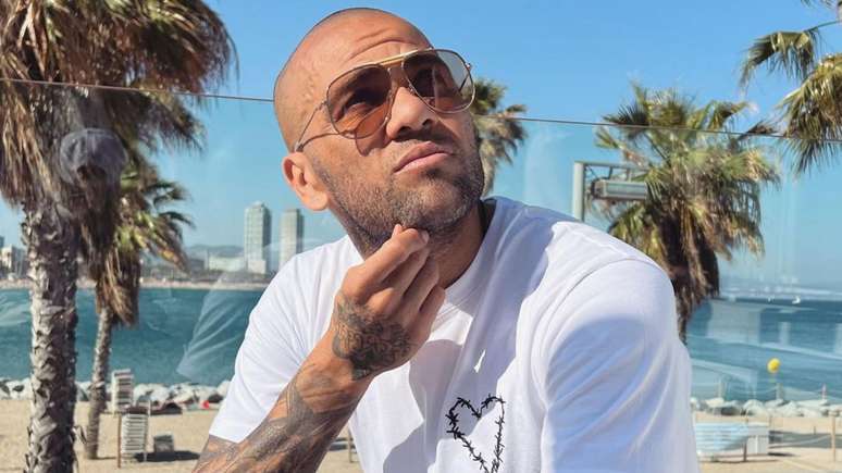 Daniel Alves foi condenado a quatro anos e seis meses de prisão por estupro