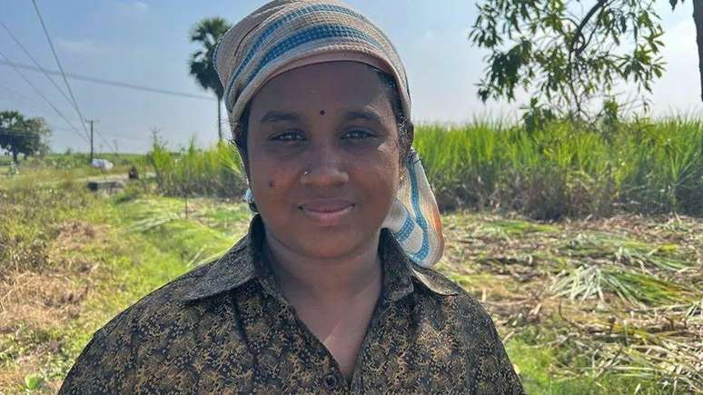 Mulheres como Sandhiya são parte essencial da força de trabalho informal da Índia