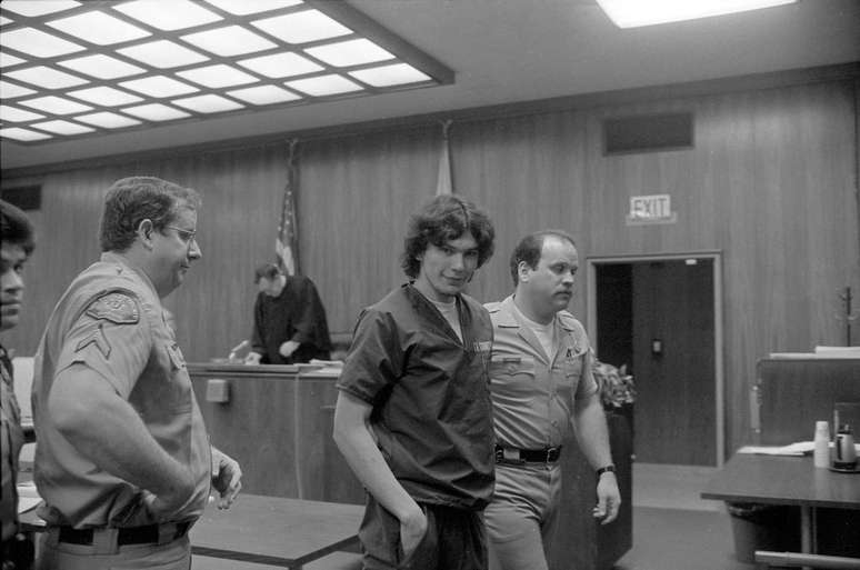 Acusado de 15 assassinatos, o julgamento de Richard Ramírez se estendeu por anos e terminou com uma condenação à morte por inalação de gás (Imagem: Lacy Atkins/Los Angeles Times/Creative Commons)