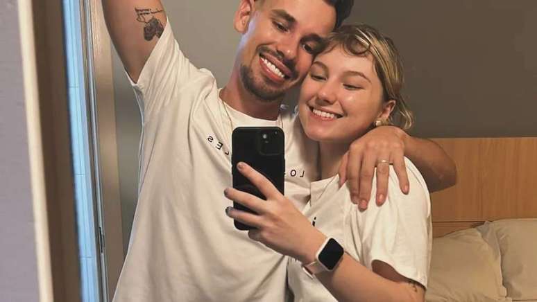 Isabel Veloso, an influencer suffering from terminal cancer, publishes a romantic shot with her boyfriend