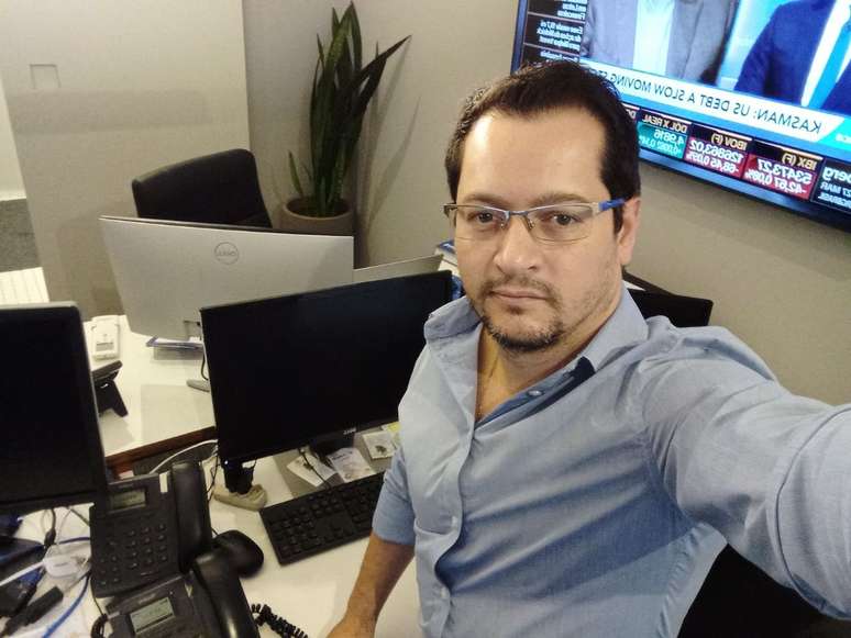 Carlos Jordaky, cria da periferia paulistana, é um consultor financeiro preocupado em orientar pequenos investidores