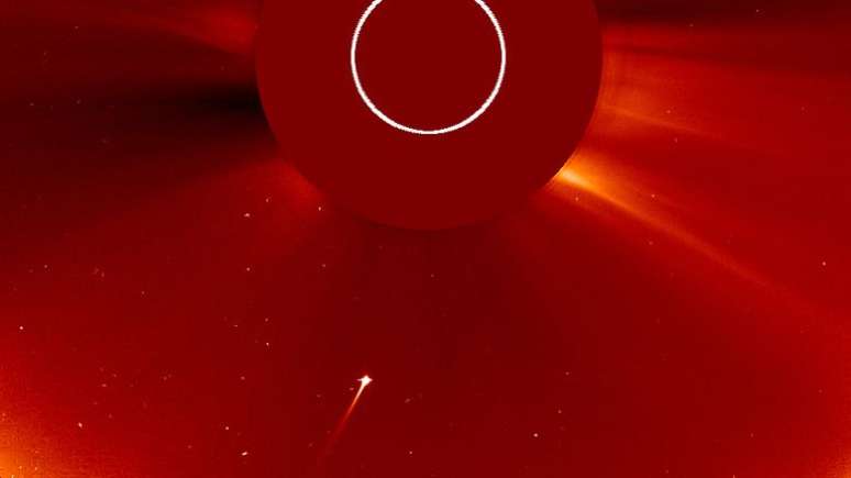Cometa rasante detectado pelo SOHO em 2021 (Imagem: Reprodução/NASA)