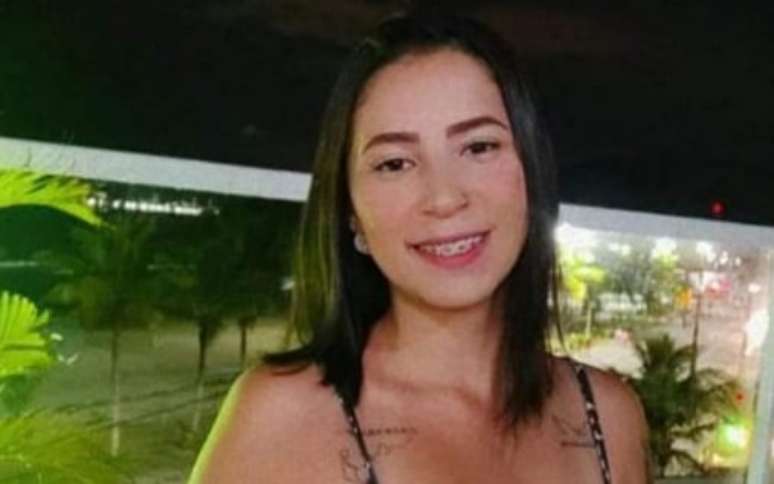 The man who killed his girlfriend after seeing the police photo on her mobile phone has been sentenced to 25 years in prison