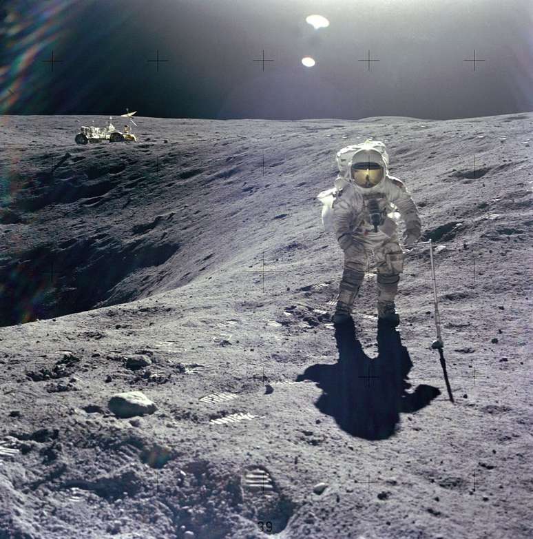 Os astronautas das missões Apollo coletaram rochas de lava basáltica, que apresentam alta quantidade de titânio (Imagem: Reprodução/NASA)