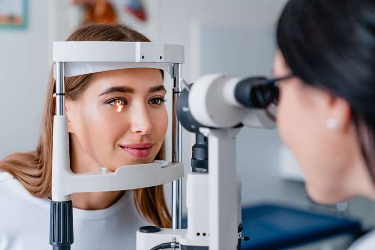 Pessoas com doenças crônicas devem monitorar regularmente a visão 