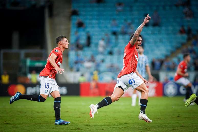 Jogadores do Huachipato comemoram 