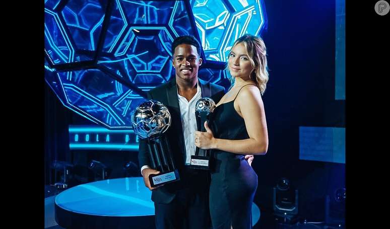 Namorada orgulhosa! Gabriely Miranda exalta Endrick após prêmio de craque do Campeonato Paulista: 'Celebrando sua vitória'.