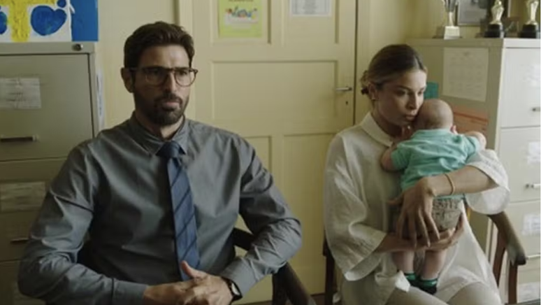 A happy family |  5 differences between the film and the book