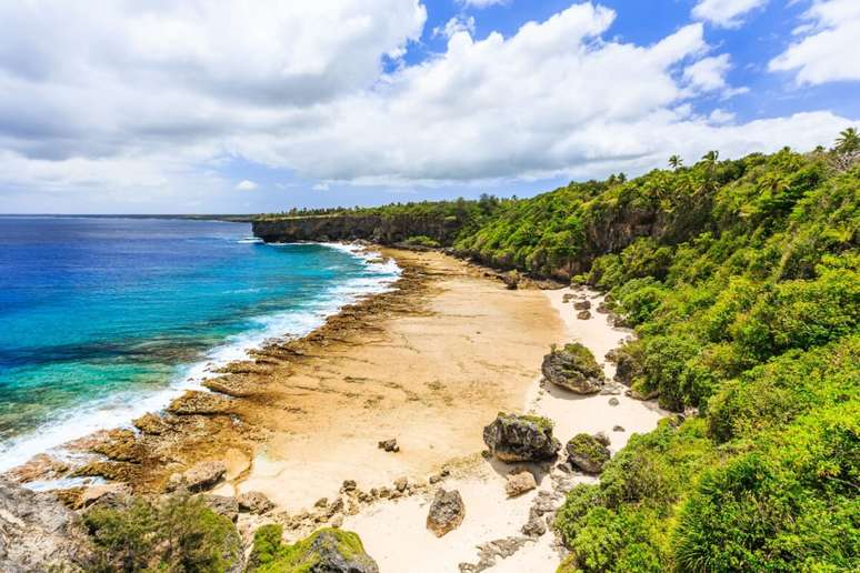 Tonga é um destino cativante para aqueles que buscam uma autêntica imersão na cultura e na natureza polinésia