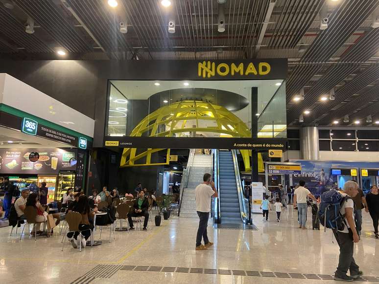 O Nomad Lounge fica colado nos portões de embarque do Terminal 3