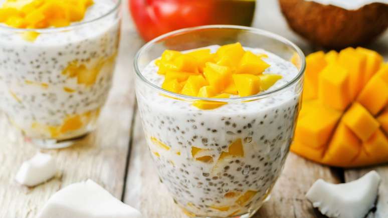 Pudim de chia com frutas –