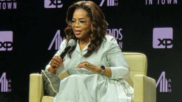 Oprah Winfrey possui patrimônio de US$ 2,8 bilhões, equivalentes a R$ 14,2 bilhões.