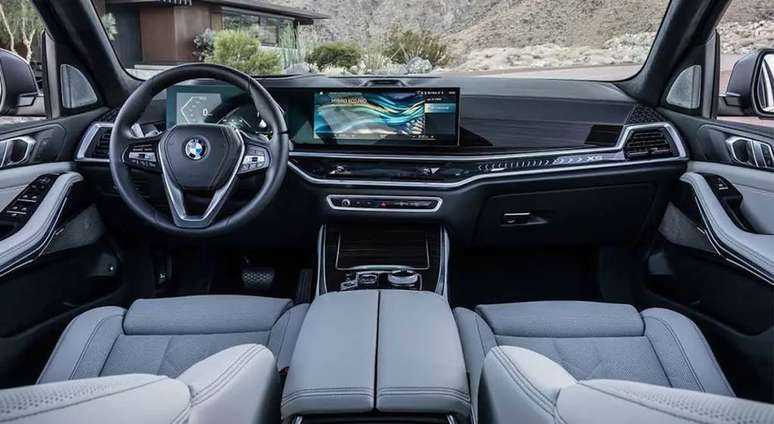 Cabine do SUV segue padrão de qualidade nos acabamentos e oferece muita tecnologia (Imagem: Divulgação/BMW)