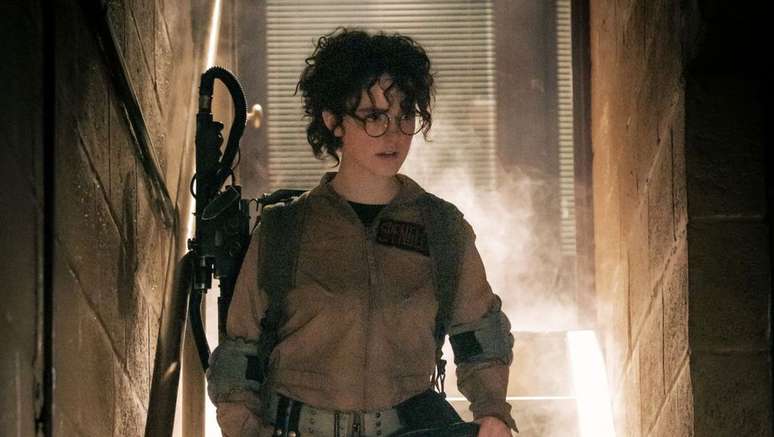 Mckenna Grace chama atenção no elenco de Ghostbusters: Apocalipse de Gelo, mantendo sua conexão forte com o velho Egon (Harold Ramis) (Imagem: Divulgação/Sony Pictures)