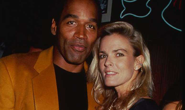 O. J. Simpson e Nicole Brown fotografados alguns meses antes do crime sangrento