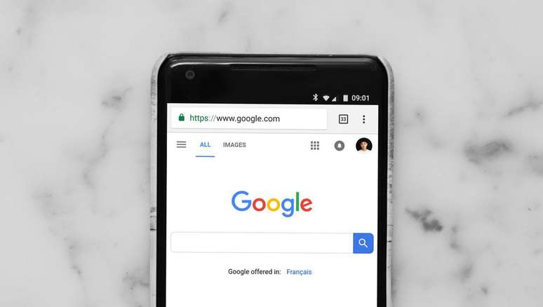 Google ameaça tirar notícias do buscador na Califórnia em resposta a lei que exigiria o pagamento de uma taxa pela Big Tech (Imagem: Charles Deluvio/Unsplash)