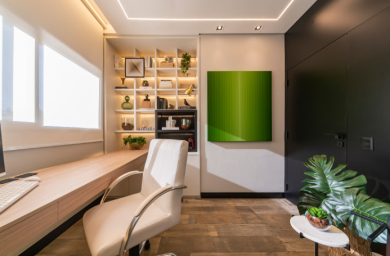 Plantas dão um toque de frescor ao escritório moderno – Projeto: Thais Guarizo Design de Interiores Ltda | Foto: Renan Torres