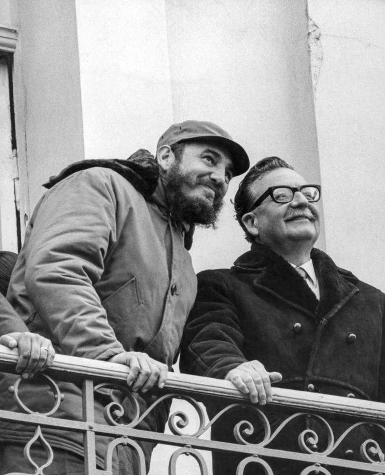 Fidel Castro com Salvador Allende durante viagem do cubano ao Chile, em 1971