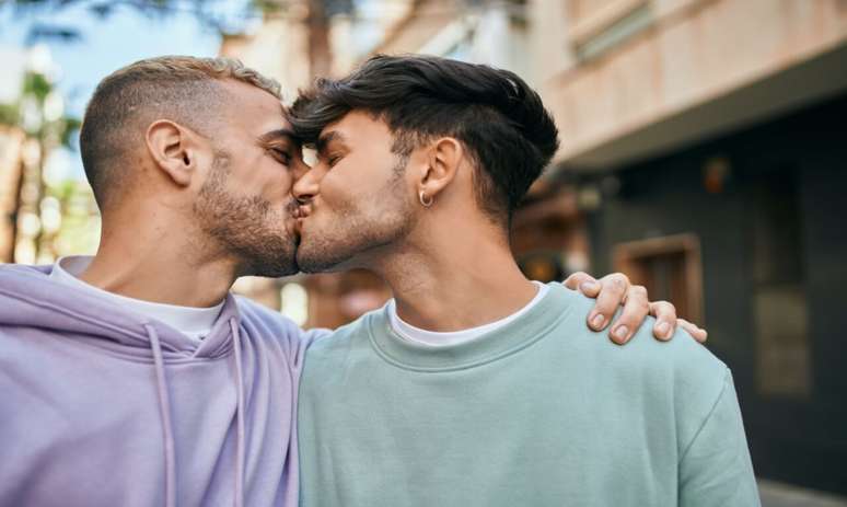 Dia do Beijo: entenda o que acontece no seu cérebro durante um beijo