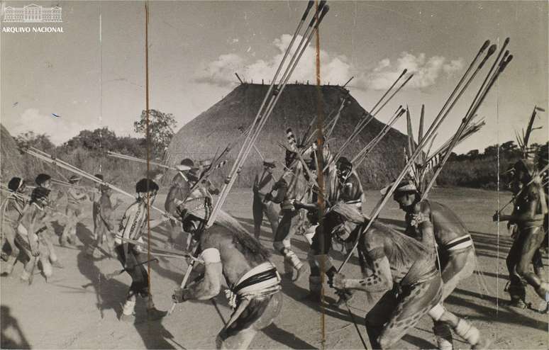 Cerimônia indígena na região do Xingu, nos anos 1960