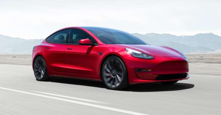 Tesla Model 3, modelo mais "barato" de Musk, custa o equivalente a R$ 199 mil