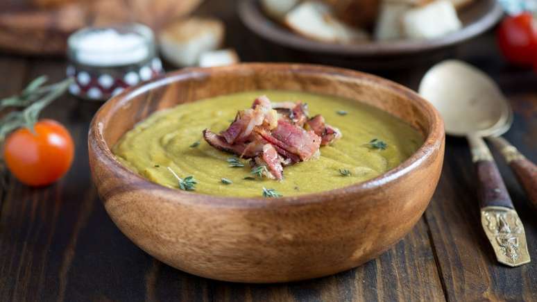 Sopa de ervilha com panceta – Foto: Shuterstock