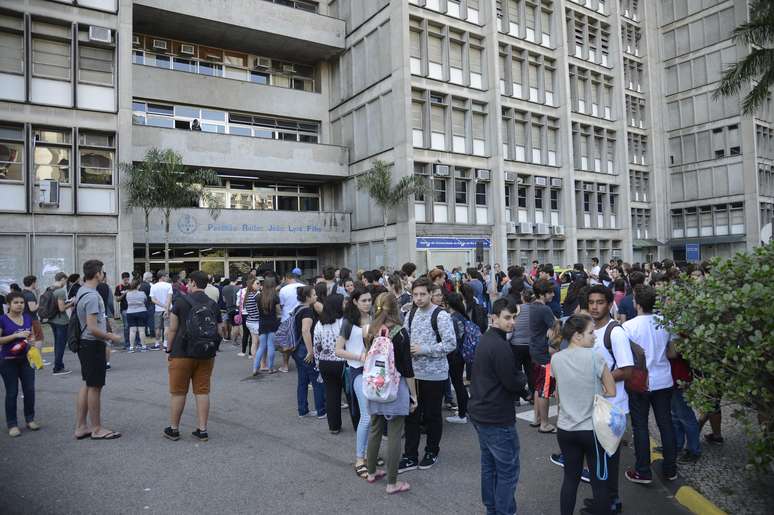 Candidatos em dia de prova do vestibular da UERJ.