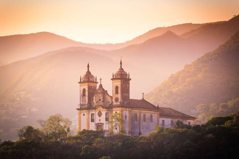 O outono &eacute; uma &oacute;tima esta&ccedil;&atilde;o para conhecer a cultura de Ouro Preto e suas igrejas barrocas 