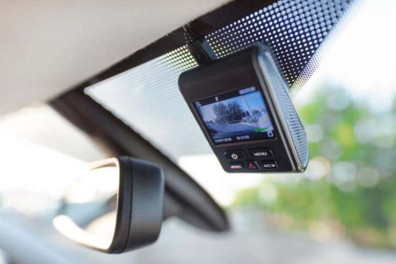 O uso de dashcams (câmeras veiculares) pode ajudar no recurso à seguradora ou até em processos no tribunal em caso de acidente, de acordo com reportagem do portal G1.