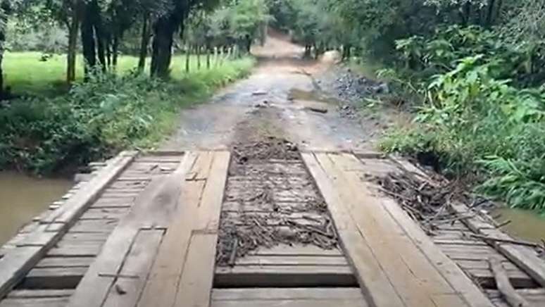 Estrada que é usada para desvio pelos moradores da Lapa.
