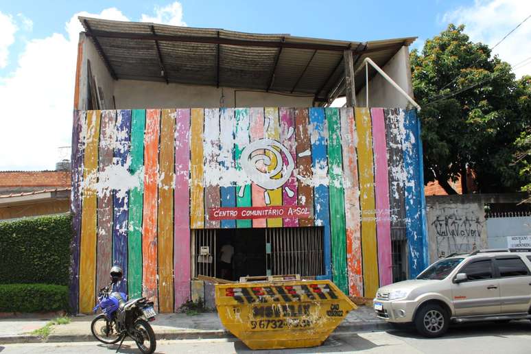 Cursinho pré-vestibular A Sol funciona em um prédio cedido pelo grêmio Vilas Unidas, no centro de Guarulhos