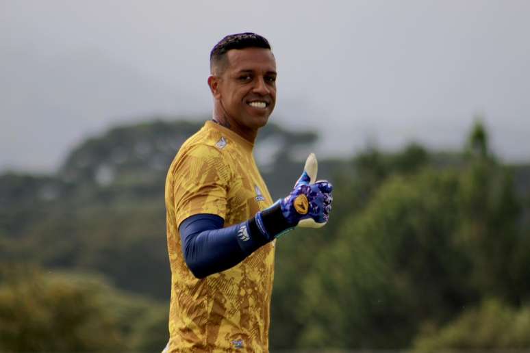 Sidão deverá ser o goleiro titular do Paraná.